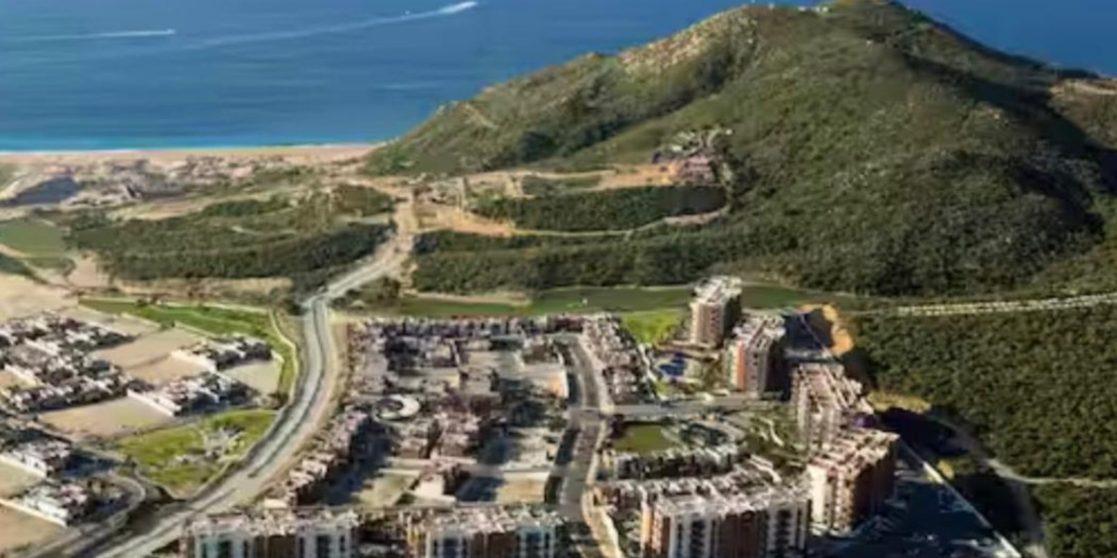 Quivira Los Cabos desde el aire, con el campo de golf sobre los acantilados del Pacifico
