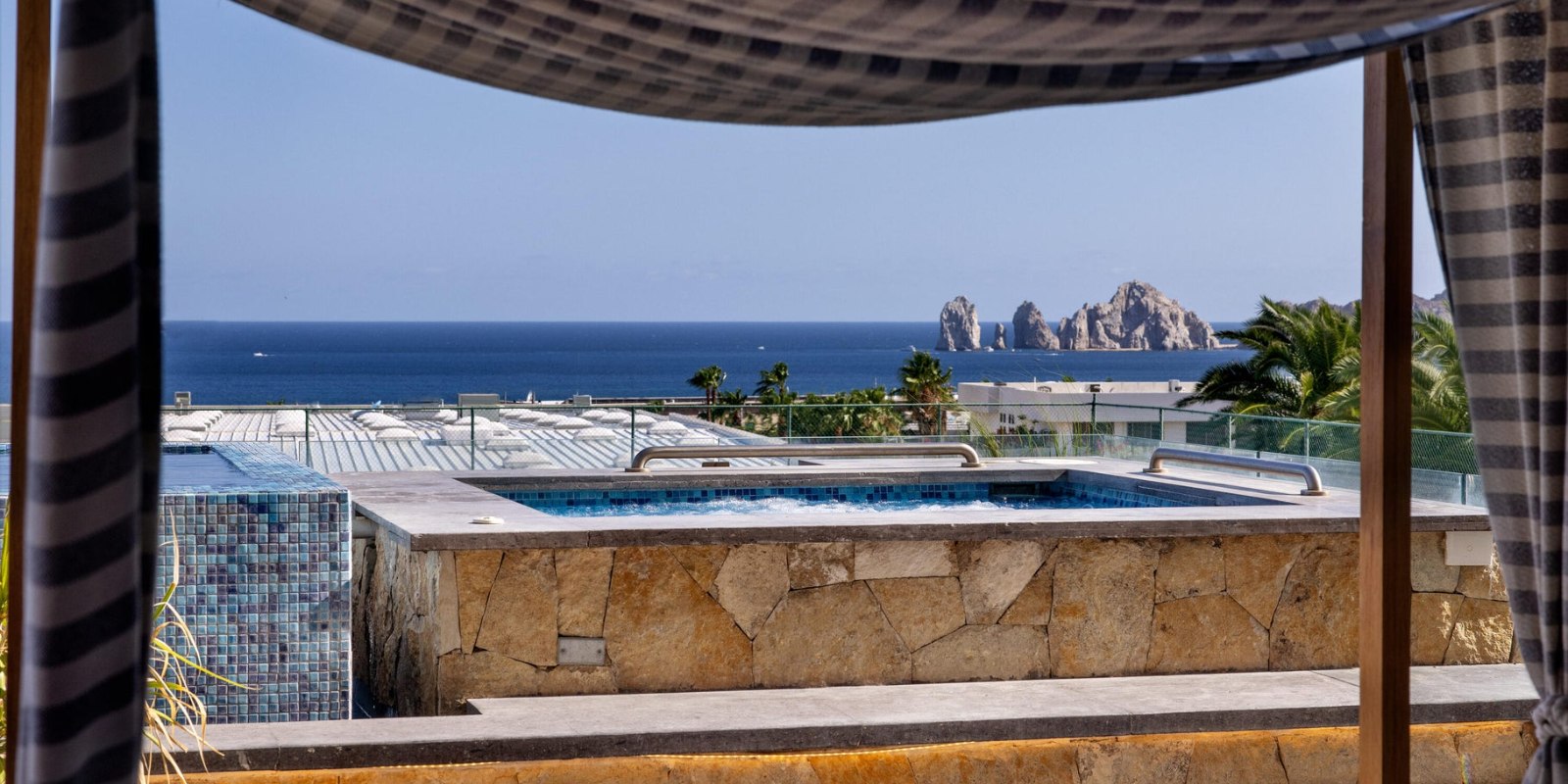 Terraza en azotea en Vista Vela, El Tezal, con vista a la bahia de Cabo San Lucas y al Arco