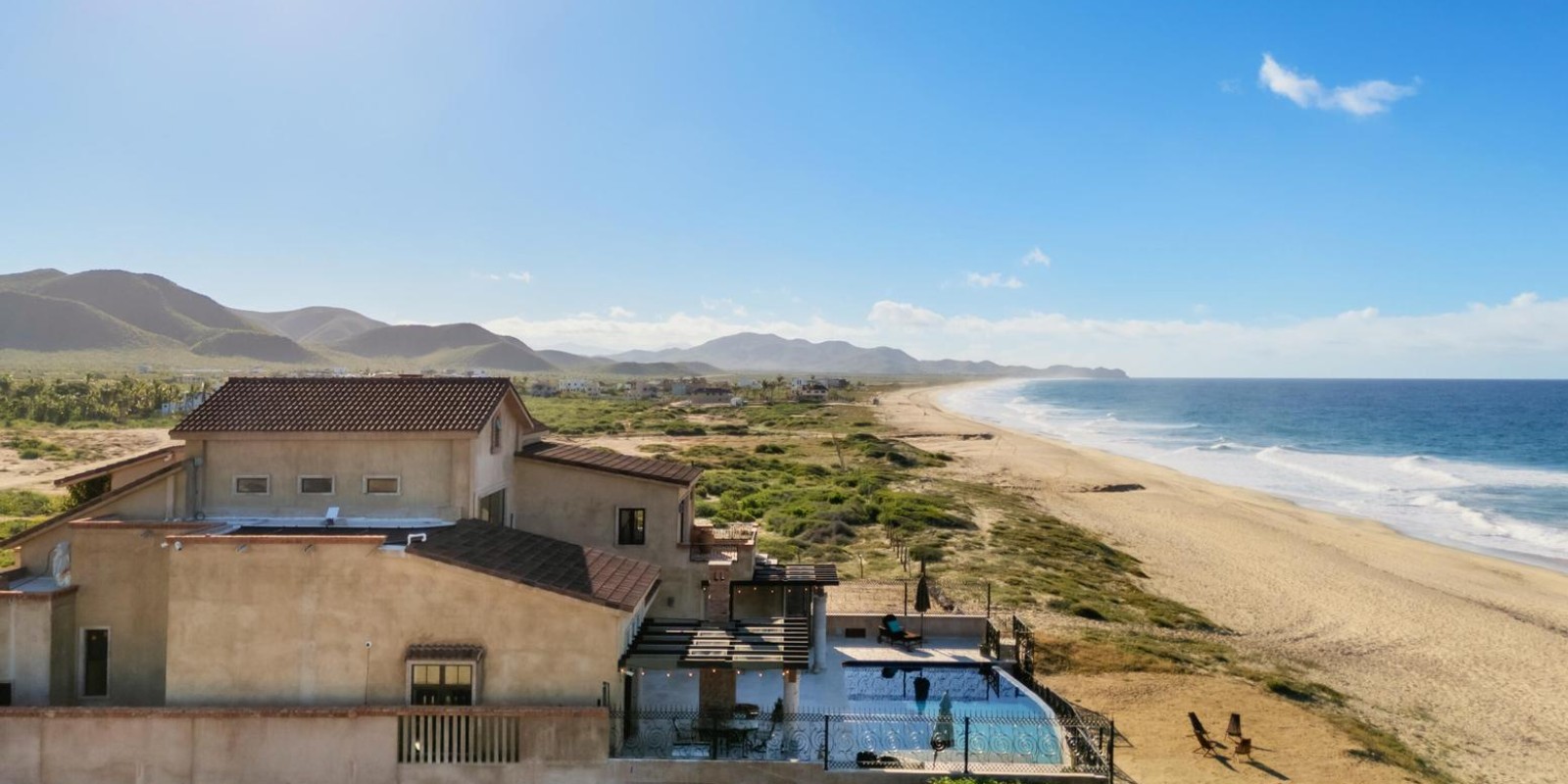 Vista aerea de la costa del Pacifico entre Pescadero y Cerritos