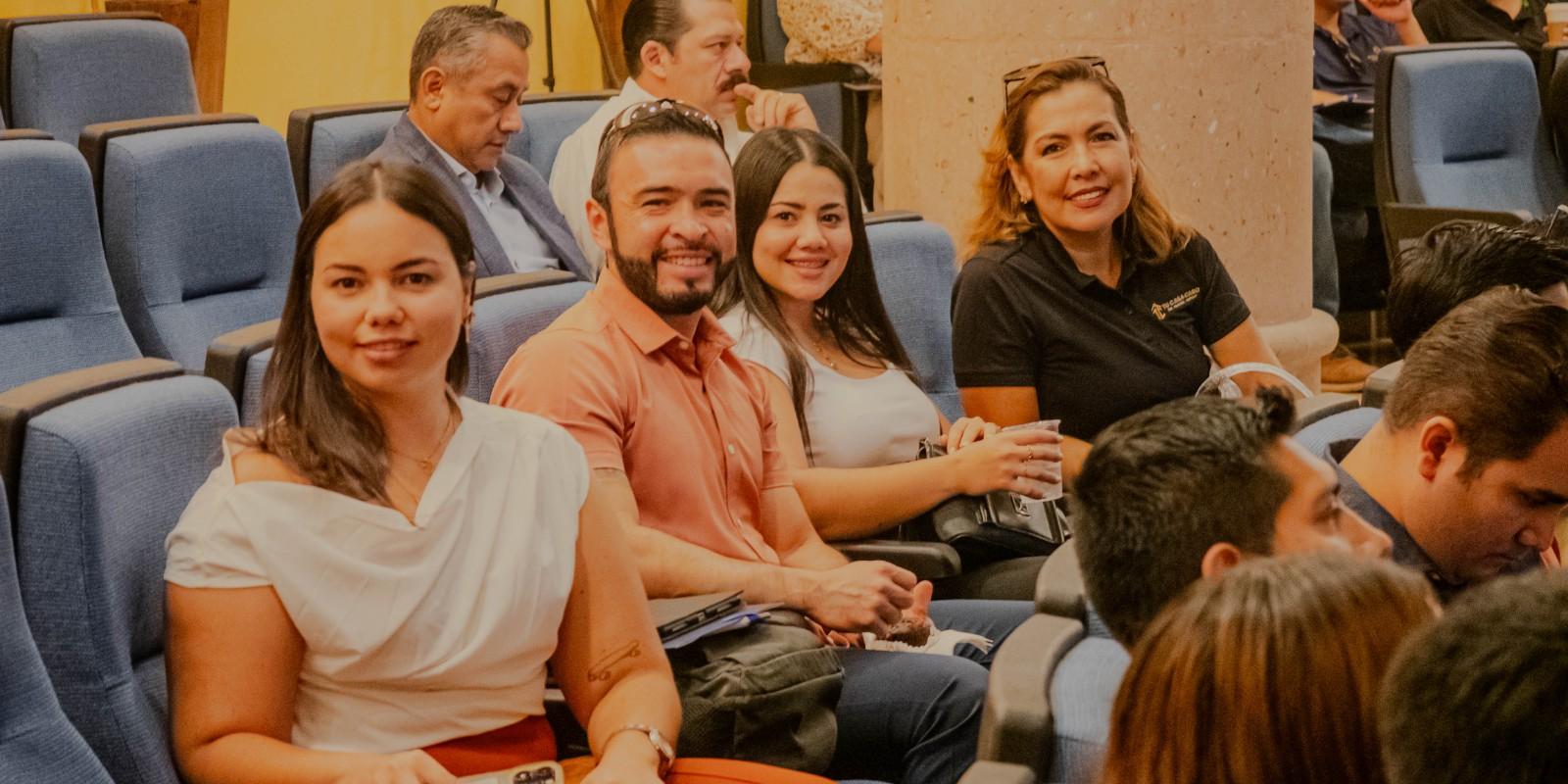 Cómo Iniciar tu Carrera en Bienes y Raíces