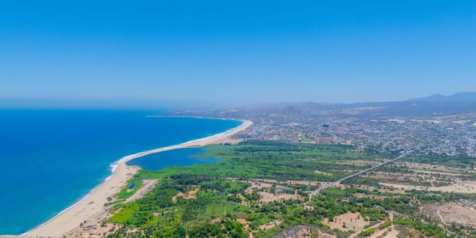 La Marina Puerto Los Cabos y la costa de San José del Cabo vistas desde el aire